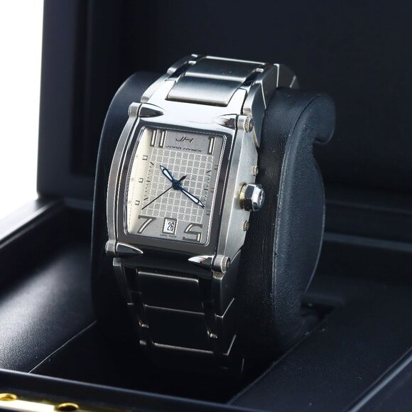 Jorg Hysek V-King VK04 Automatic, Silver Dial - Stainless Steel on Bracelet - Picture 2 of 9